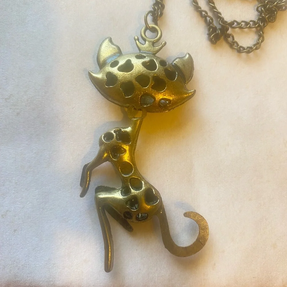Brass color cat necklace with jeweled body - Picture 3 of 4